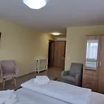 Πανσιόν Anton Apartmanhaz Balatonfüred