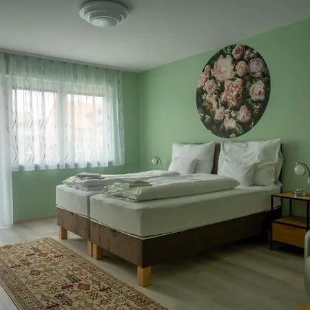 Anton Apartmanhaz 招待所 3*