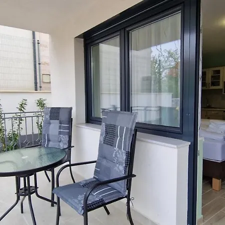 Anton Apartmanhaz 3*