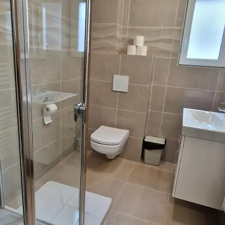 Anton Apartmanhaz 3* Балатонфюред