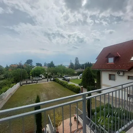 Guest house Anton Apartmanhaz 3*