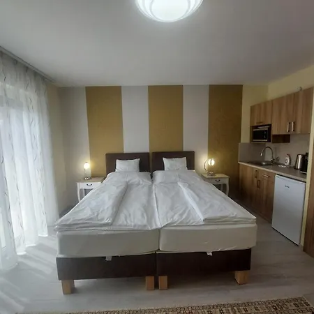 Anton Apartmanhaz 3* Balatonfured