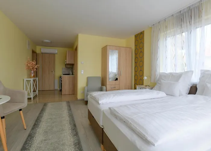Guest house Anton Apartmanhaz 3*