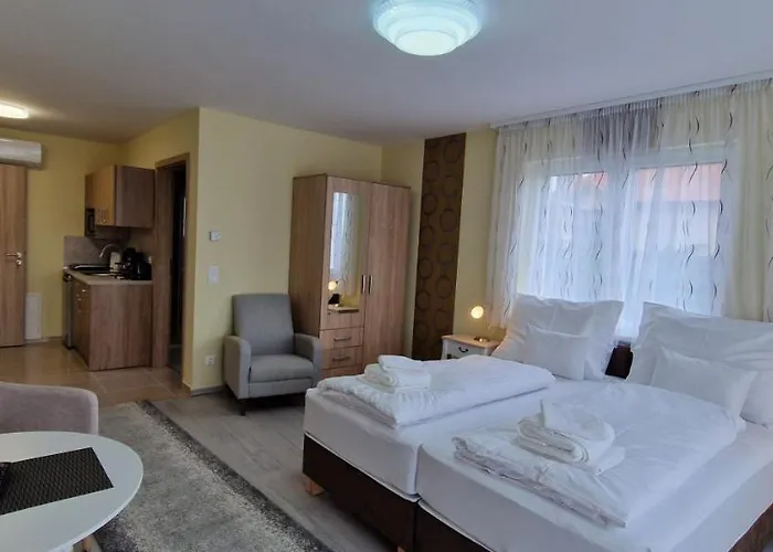 Guest house Anton Apartmanhaz 3*
