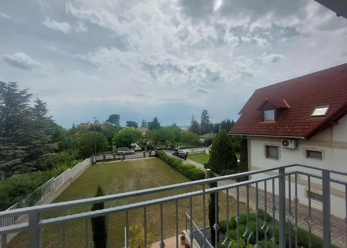 Guest house Anton Apartmanhaz 3*