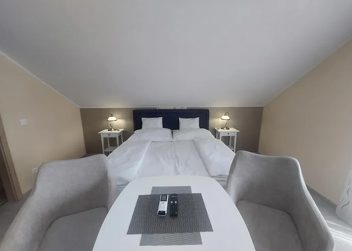 Guest house Anton Apartmanhaz 3*